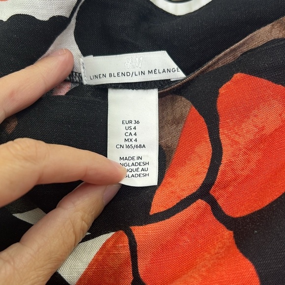 H&M - Tropical Floral Three Button Lightweight Linen Blend Midi Skirt Size 4 - Picture 8 of 9